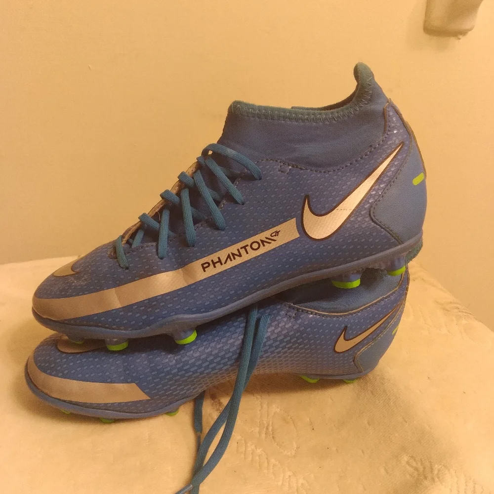 Kids Blue and Silver Nike Soccer Cleats Size 4.5Y YOUTH